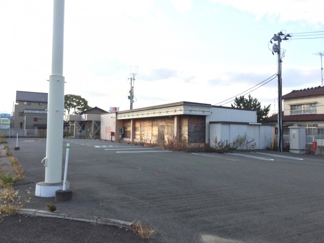 浪江町のきっと元コンビニ。見ていて切ないですね。でも、戻るためにでしょうか、キレイにリフォームされている家にも出会います。