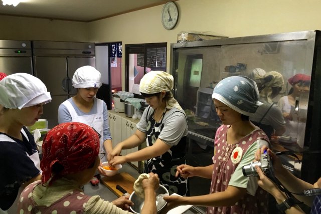 東北の郷土料理「ひっつみ汁」づくり。一つ一つ記録しながらレシピを作っていきます。