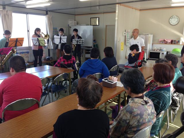 桃生町中津山の仮設住宅での演奏会