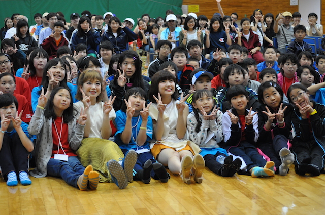 Softlyライブ後。みんなで集合写真撮影。