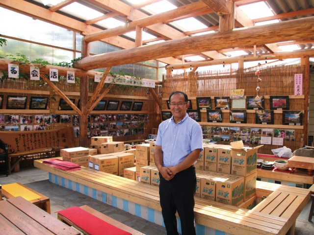花見山を守る会にて。自宅をサロンとして提供。 震災当初は支援物資の配布場所として。 今は近所の方々の憩いの場。